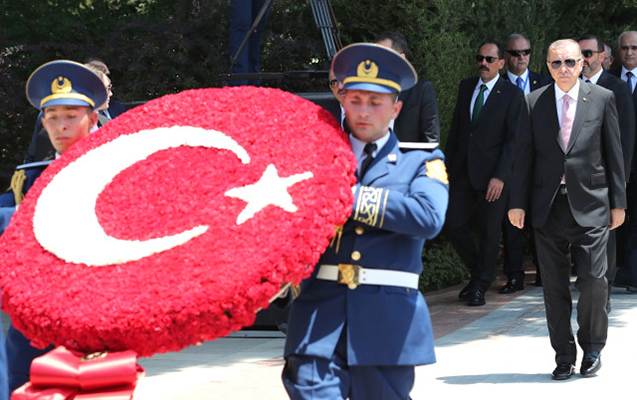 Эрдоган посетил Аллею шехидов и Аллею почетного захоронения в Баку